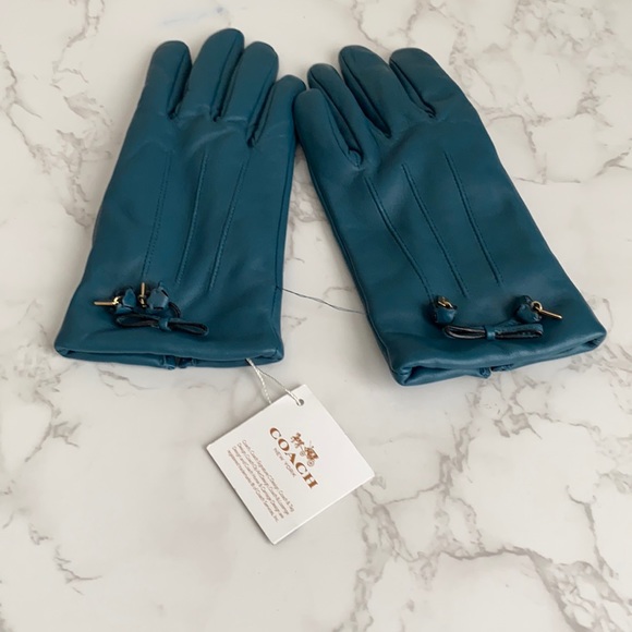 Coach Women Gloves